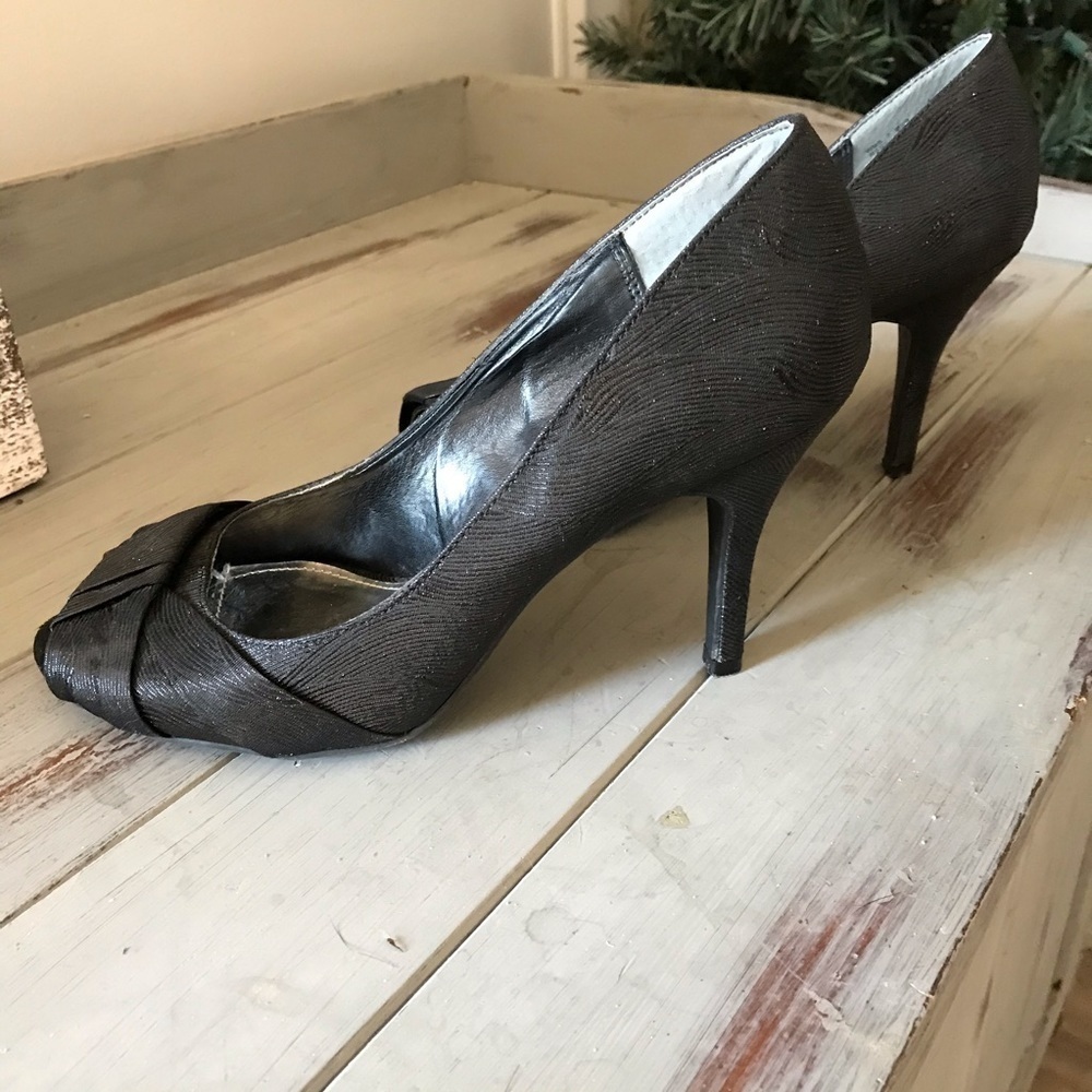 APT‎ 9 black 3 1/2” high heels size 7 - Picture 6 of 7